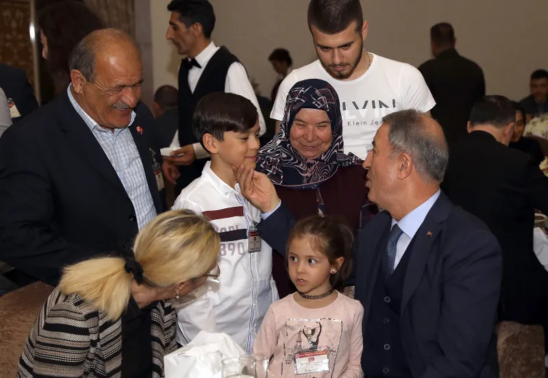 Bakan Akar ve komutanlardan şehit aileleri ile iftar - 8