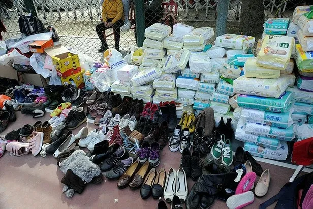 Türkiye İzmir depremi sonrası tek yürek oldu! İzmir’e gelen yardımlar sahaları doldurdu-3
