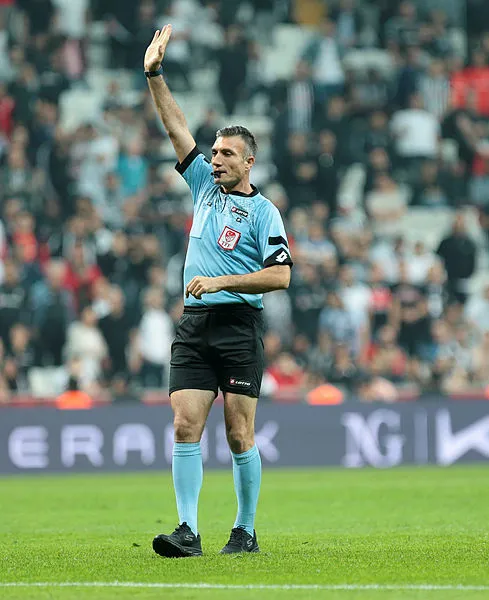 son-dakika-super-ligde-40-hafta-hakemleri-belli-oldu-galatasaray-besiktas-derbisi-cuneyt-cakirin-1620372335551.jpg