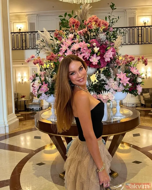 Oğluyla Boy Boy Fotoğraflarını Yayınlayan Şallı, "Seni Çok Seviyorum. Dünyanın En Bal, En Efendi Oğlu... İyi Ki Doğdun Bero'm! Ne Ara 20 Oldun Sen! İyi Ki Seni...