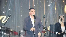 Rafet El Roman Ataşehir’de sahne aldı! Mekan dolup taştı