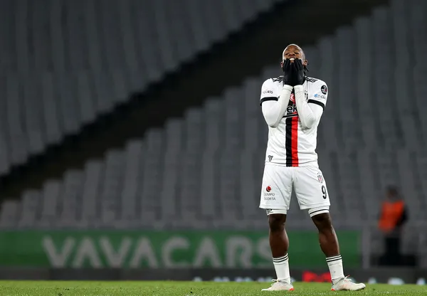 besiktasta-batshuayi-gundemden-dusmuyor-gol-kralligina-gidiyor-kacirdiklariyla-da-konusuluyor-1650879077271.jpg Beşiktaş'ta Batshuayi gündemden düşmüyor! Gol krallığına gidiyor kaçırdıklarıyla da konuşuluyor-5