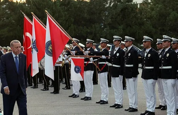 baskan-erdogan-polis-meslek-yuksekokullari-mezuniyet-toreninde-onemli-aciklamalarda-bulunuyor-1690393795962.jpeg