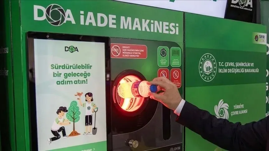 1-gunde-15-milyon-atik-sise-toplandi-1783046258584.jpeg Hem doğa hem vatandaş kazandı: 1 günde 1.5 milyon atık şişe toplandı-3