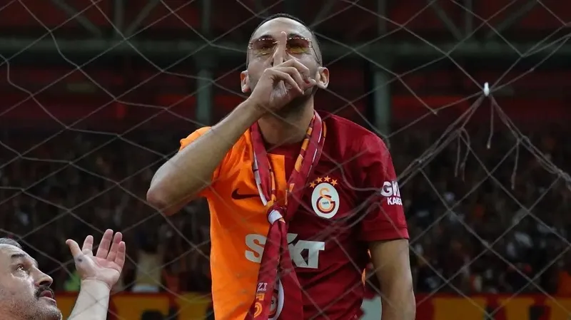 galatasaray-taraftarlarina-mujdeli-haber-okan-burukun-22-numarasi-hakim-ziyech-11e-geri-donuyor-1713571297240.jpeg Galatasaray taraftarlarına müjdeli haber! Okan Buruk'un 22 numarası Hakim Ziyech 11'e geri dönüyor...-3