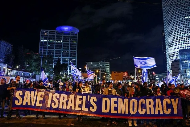 İsrail'de Netanyahu hükümetine karşı kitlesel protestolar yapılıyor: "Diktatörlüğe hayır"-6