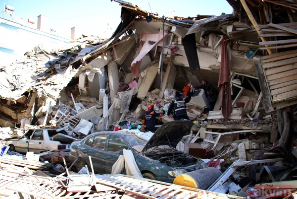 Depremin vurduğu Elazığ ve Malatya'da yıkımın boyutu gün ağarınca ortaya çıktı! İşte son durum - 16