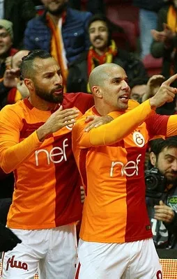 Aslan evinde kükredi!