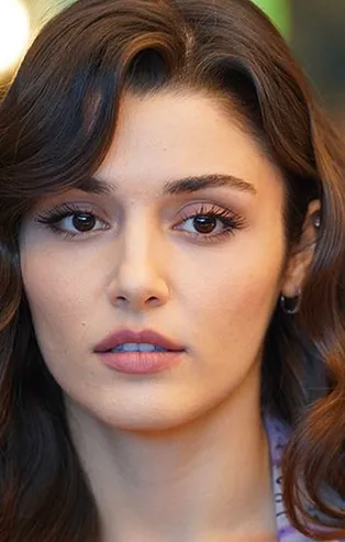 O Ses Türkiye Hande Erçel kimdir? Hande Erçel kaç yaşında, nereli, evli mi?