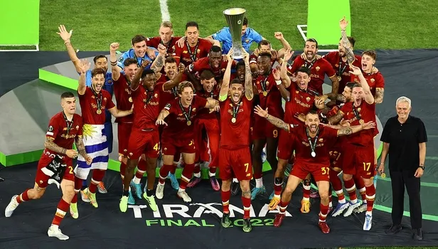 son-dakika-uefa-avrupa-konferans-liginde-sampiyon-roma-1653514019587.jpeg Son dakika: UEFA Avrupa Konferans Ligi'nde şampiyon Roma!-4
