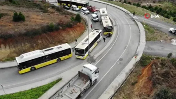 son-dakika-istanbul-arnavutkoyde-iett-otobusleri-arizalandi-trafik-kilitlendi-1642242467688.jpg