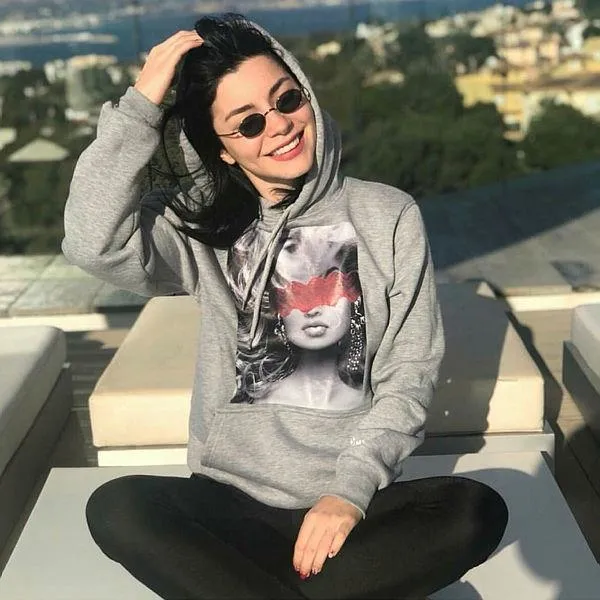 merve-bolugur-askta-aradigini-bir-turlu-bulamiyor-son-sevgilisi-erkan-senle-de-yollari-ayirdi-1642791004615.jpeg Merve Boluğur aşkta aradığını bir türlü bulamıyor! Son sevgilisi Erkan Şen'le de yolları ayırdı-9