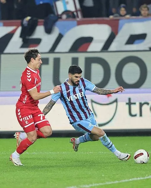 akyazida-firtina-koptu-trabzonspor-evinde-samsunsporu-maglup-etti-1704998755216.jpeg Akyazı'da Fırtına koptu! Trabzonspor evinde Samsunspor'u mağlup etti-4