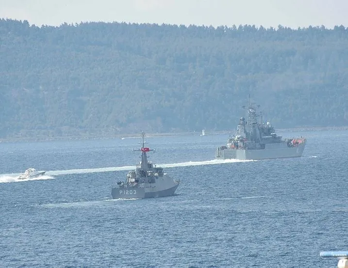 Boğaz’da dikkat çeken görüntü