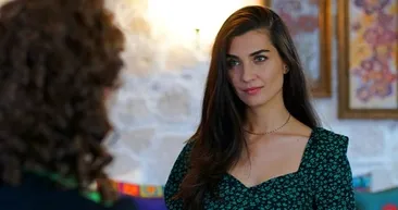 Sefirin Kızının Mavisi Tuba Büyüküstünün annesi kızını solda sıfır bıraktı! Anne-kız yan yana adeta abla kardeş gibi