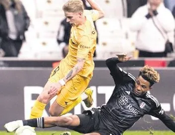 Albert Gronbaek’in menajeri tribünde