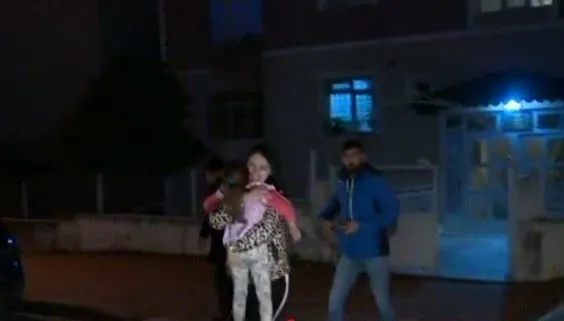 Esra Erol’da canlı yayınında bir ilk daha! 1 yıl önce babası tarafından kaçırılan Ece canlı yayında kurtarıldı...