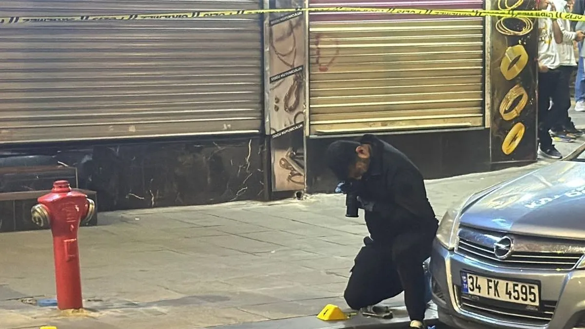 Elinde bıçakla polisin üstüne koştu, vurularak etkisiz hale getirildi!