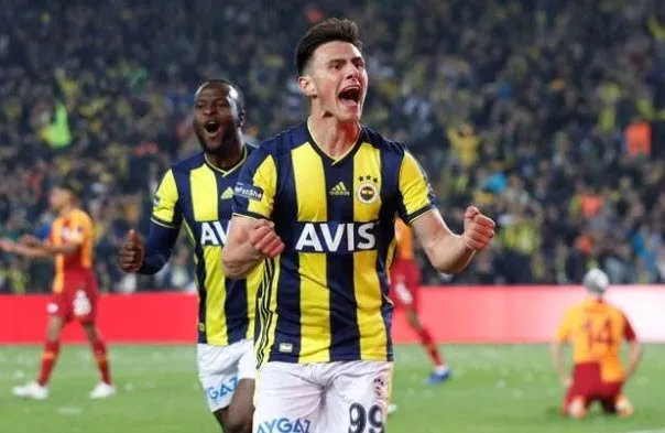 Eljif Elmas Yeni Takimi Napoli Nin Kulup Binasinda Goruntulendi Takvim