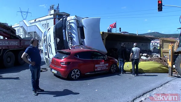 Sultanbeyli'de facianın eşiğinden dönüldü! Hafriyat kamyonu otomobilin üzerinde devrildi - 3