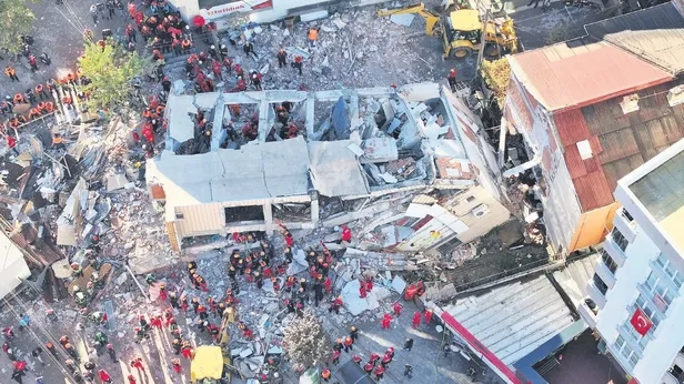 Gebzede 7 katlı bina göz göre göre çöktü!