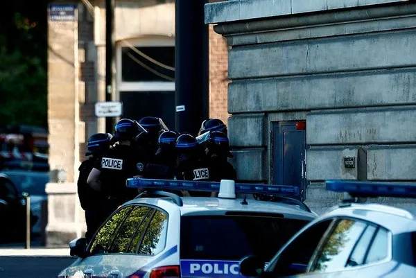 Fransa'da bankada rehine krizi sürüyor, bir rehine kurtarılmayı bekliyor-5