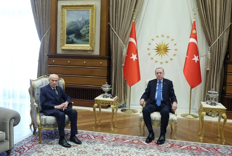 son-dakika-baskan-erdogan-bahceliyi-kabul-etti-ana-gundem-terorsuz-turkiye-ve-pkknin-silah-birakmasi-1752152425061.jpeg Başkan Recep Tayyip Erdoğan, MHP lideri Devlet Bahçeli'yi kabul etti