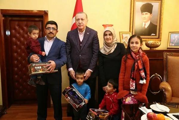 Cumhurbaşkanı Erdoğan minik adaşları ile görüştü-1