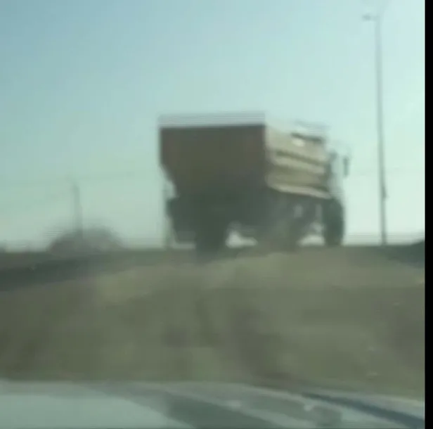 Tuzla'da kaçak döküm dehşeti! Ekipleri fark edince yolun ortasına dökerek kaçtı-6