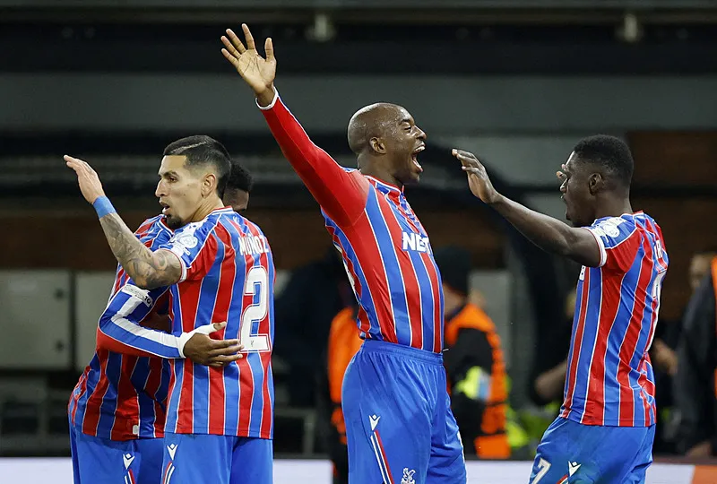 Fenerbahçe'den tarihe geçecek dev transfer! Rekor ve iki imza yolda - 18