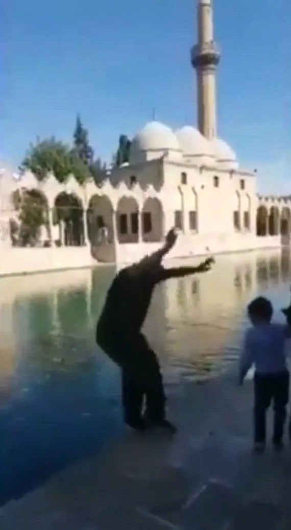 Talihsiz olay! Canlı yayın yaparken Balıklıgöl'e düştü-2