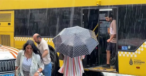 İstanbul yağışla uyandı: Trafik aksadı!