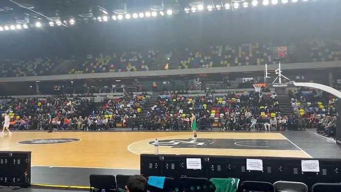 İngiltere'den vize skandalı! Bursa Uludağ Kadın Basketbol Takımı Londra'daki maça 1’i sakat 5 oyuncuyla çıktı-2