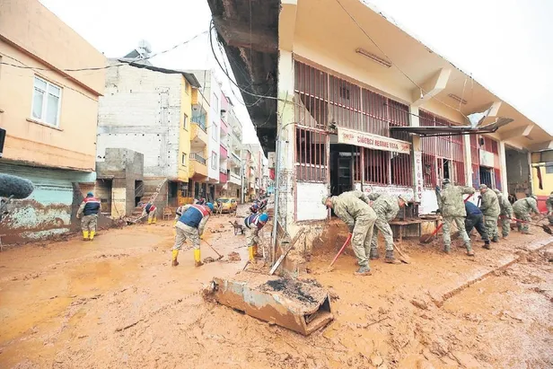 liseler-arasi-futbol-turnuvasinda-nazi-selami-ortaligi-karisti-1679098931363.jpeg Liseler arası futbol turnuvasında “Nazi” selamı ortalığı karıştı!-6