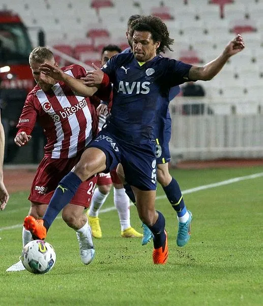 ziraat-turkiye-kupasinin-finalisti-rovansta-belli-olacak-fenerbahce-sivasspor-karsilasmasinda-gol-sesi-cikmadi-1683142671081.jpeg Ziraat Türkiye Kupası'nın finalisti rövanşta belli olacak! Fenerbahçe-Sivasspor karşılaşmasında gol sesi çıkmadı-9