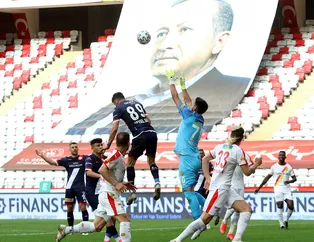 Gol düellosunda kazanan Göztepe