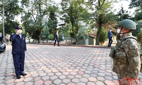 SON DAKİKA: Milli Savunma Bakanı Akar komutanlarla Edirne'de! Yunanistan'a sert mesaj - 5