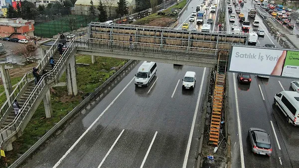 1645773422096.jpg D-100'ün orta yerinde şaşkına çeviren görüntü! Bu merdiven nereye iniyor?-6