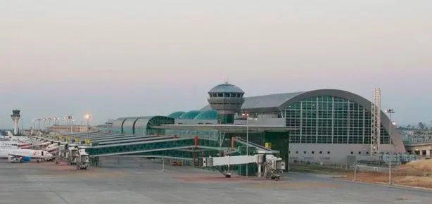 Kaçak Suriyeli uçaktan düştü