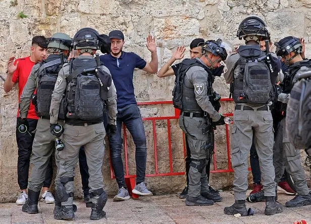 SON DAKİKA: İşgalci İsrail polisinden Mescid-i Aksa'yı işgal girişimi!-8