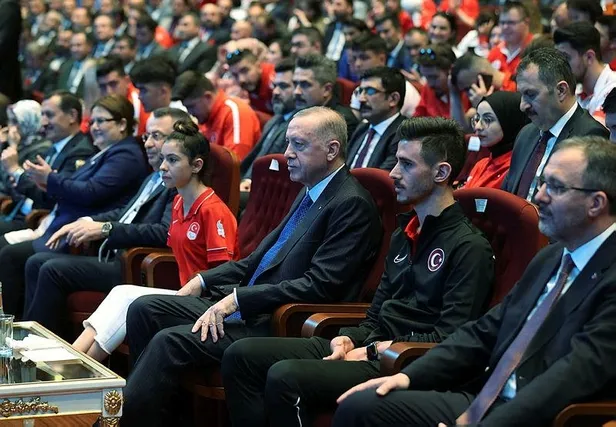 baskan-erdogandan-ozel-egitim-okullarina-spor-malzemesi-dagitim-toreninde-onemli-aciklamalar-1652358519264.jpeg
