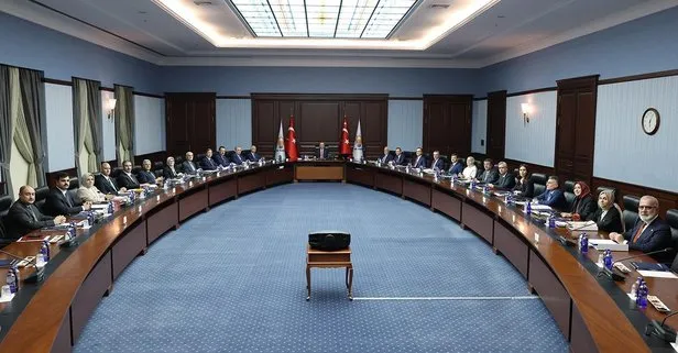 Başkan Erdoğan liderliğinde AK Parti MKYK toplandı | Ömer Çelik tarihi açıkladı: Sokak köpekleri için düzenleme Meclis’e geliyor