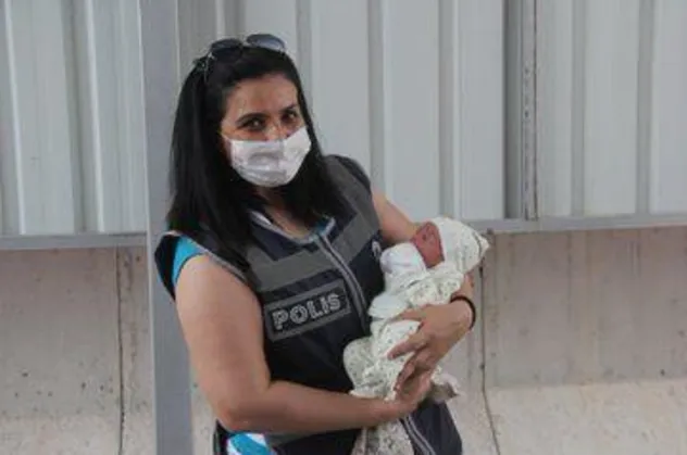 ‘Ebe’ polis memuru! Doğuma giden aileyi polis çevirince olanlar oldu...