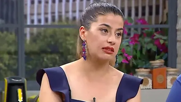 gelinim-mutfakta-busra-nur-kimdir-kac-yasinda-nereli-instagram-hesabi-ne-gelinim-mutfakta-kaynana-arzu-kimdir-1633961772315.jpg Gelinim Mutfakta kaynana Arzu kimdir? Gelinim Mutfakta Büşra Nur kimdir? Kaç yaşında? Nereli? İnstagram hesabı ne?-3