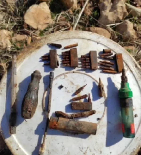 SON DAKİKA: Mardin'de PKK ajandası ele geçirildi: 25 terör işbirlikçisinden 22'si yakalandı-4