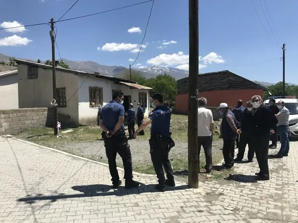 erzincanda-korkunc-olay-7-aylik-hamile-kadin-karnindaki-cocugu-dusurmek-icin-catidan-atladi-1621543324340.jpg Erzincan’da korkunç olay! 7 aylık hamile olan Afganistanlı kadın karnındaki çocuğu düşürmek için çatıdan atladı-2