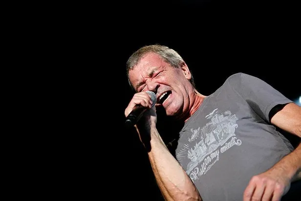 dunyanin-en-onemli-muzik-grubu-deep-purplenin-istanbul-konseri-oncesinde-bakin-hangi-turk-yemeklerini-istedile-1653420036457.jpeg Dünyanın en önemli müzik grubu Deep Purple İstanbul konseri öncesinde bakın hangi Türk yemeklerini istedi-7