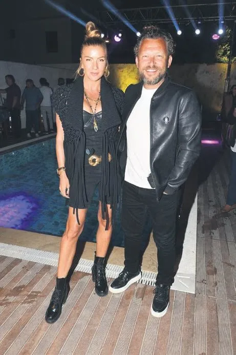 uzun-suredir-ortalikta-gozukmeyen-baris-arduc-ve-gupse-ozay-cifti-bombayi-patlatti-guzel-oyuncu-2-aylik-hamile-1653332634369.jpeg Uzun süredir ortalıkta gözükmeyen Barış Arduç ve Gupse Özay çifti bombayı patlattı! Güzel oyuncu 2 aylık hamile-4