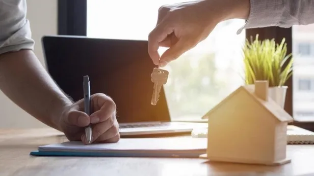 bankalarda-cuma-depremi-bankalar-kredi-musluklarini-tikadi-19-subat-ziraat-halkbank-vakifbank-akbank-teb-yapi-kredi-garanti-1613723068447.jpg Bankalarda Cuma depremi: 19 Şubat Ziraat, Halkbank, Vakıfbank, Akbank, TEB, Yapı kredi, Garanti...-4