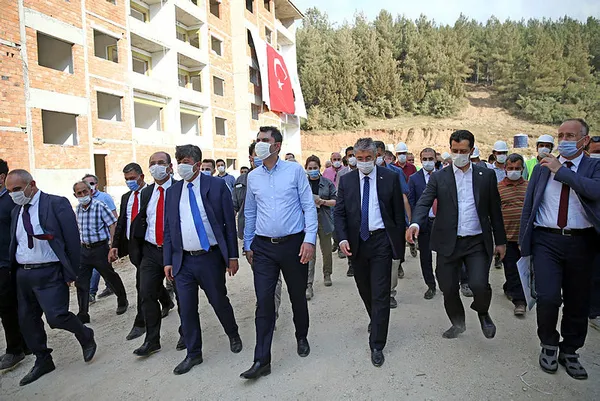 cevre-ve-sehircilik-bakani-murat-kurum-dev-projeler-yapmaya-milletimizin-gonlune-girmeye-milletimizin-duasini-almaya-devam-edecegiz-1595004532206.jpg